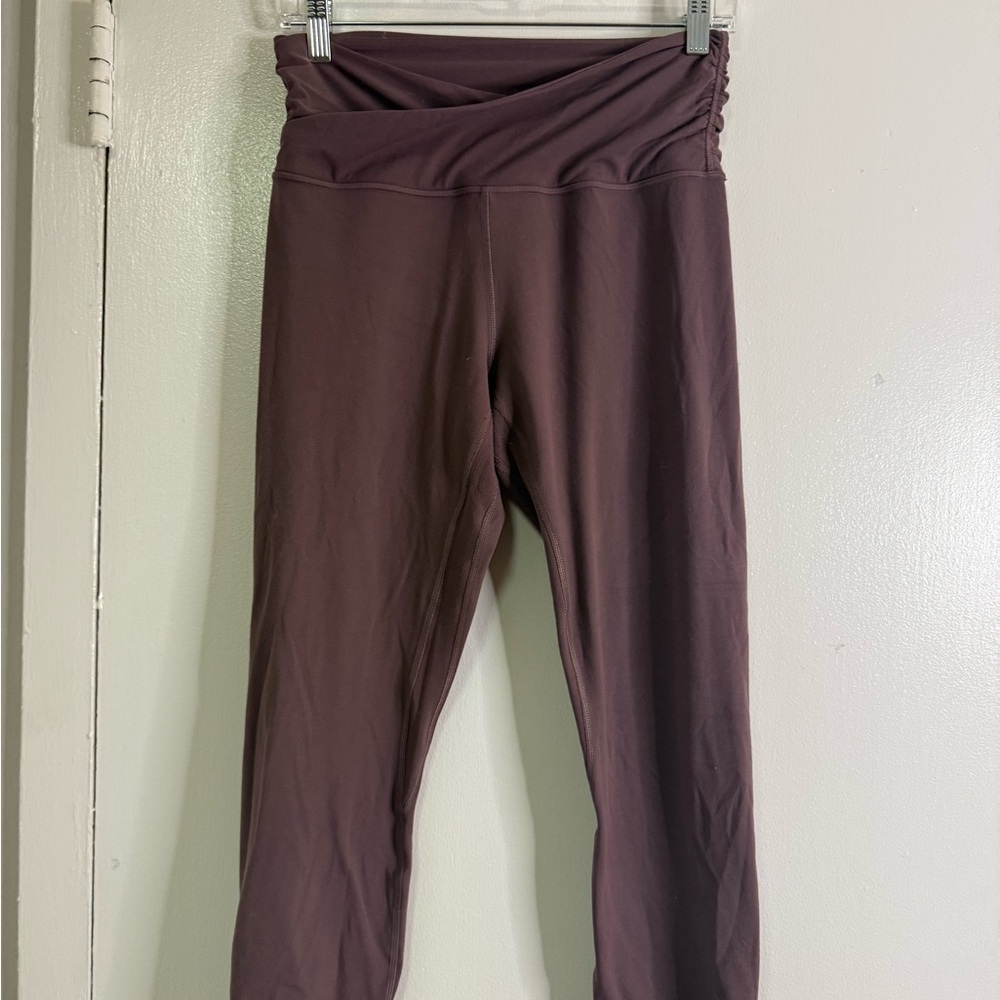 RARE Lululemon Mauve Crops Size 8